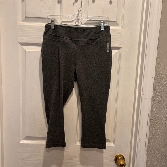 Reebok Gray Capri Leggings Womens Activewear Workout Gym Fitness Pants - Picture 1 of 7